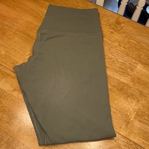 NWT LULULEMON LEGGINGS SIZE 14